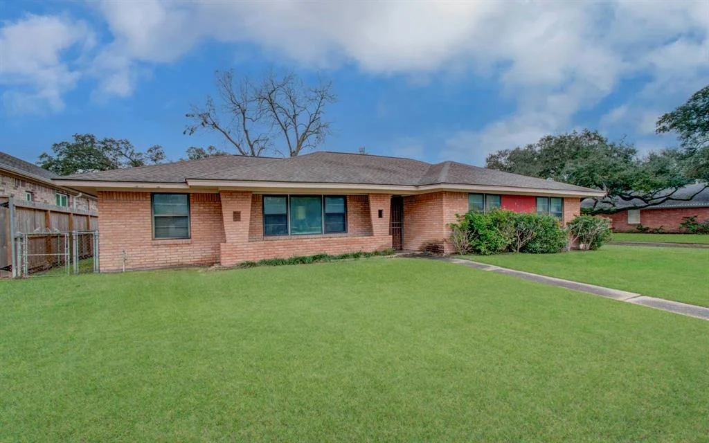 Photo of 4702 Willowbend Boulevard