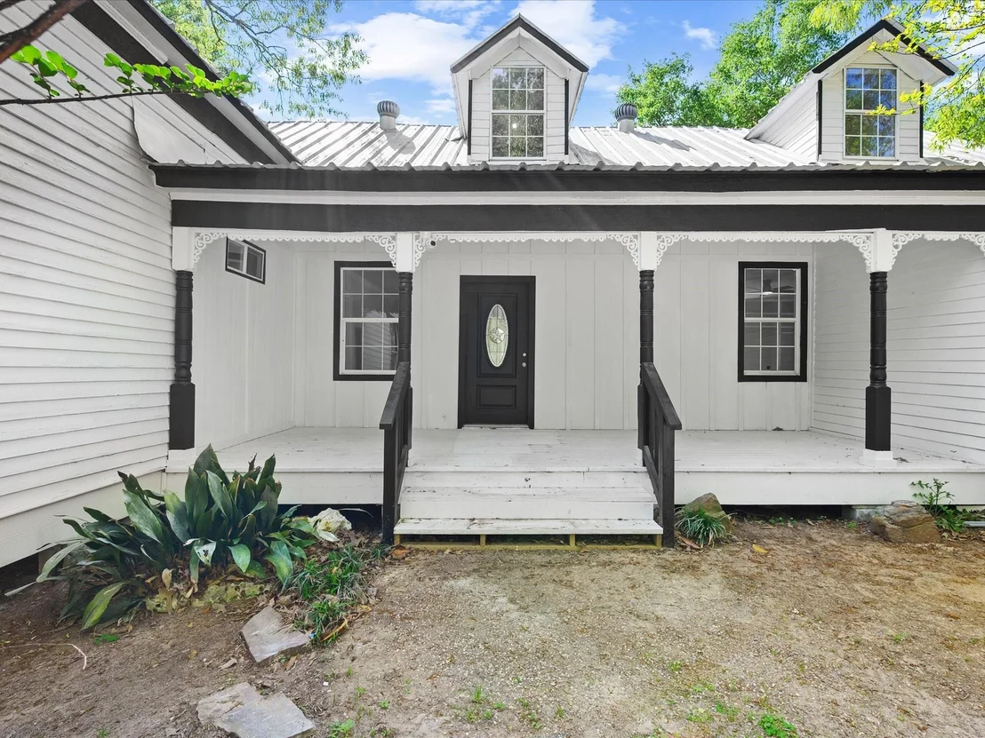 Photo of 16958 Cedar Road