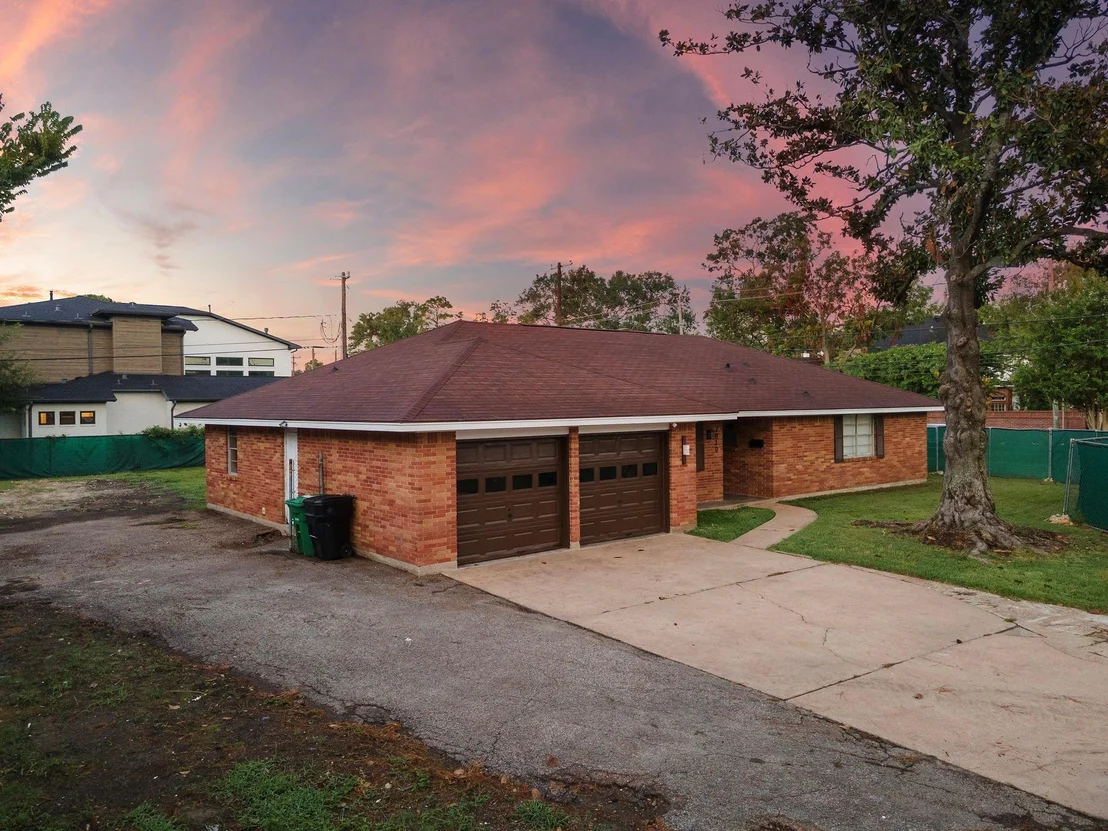 Photo of 7819 Edgeway Drive