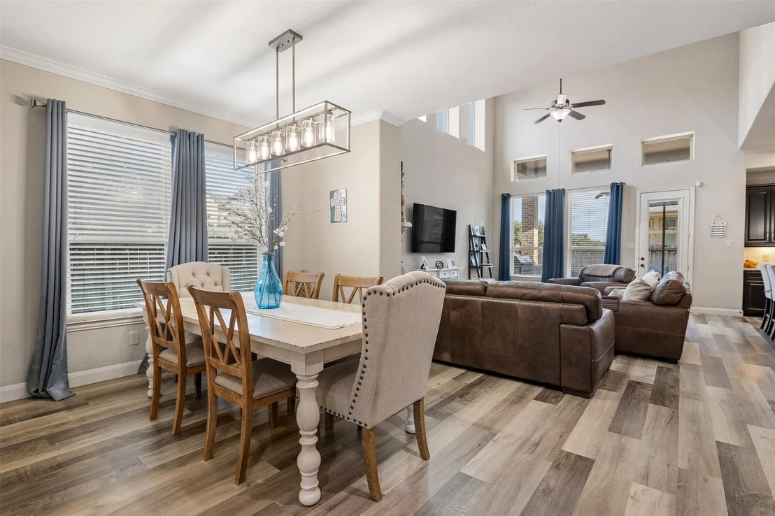 Photo of 7103 Avalon Bluff Drive