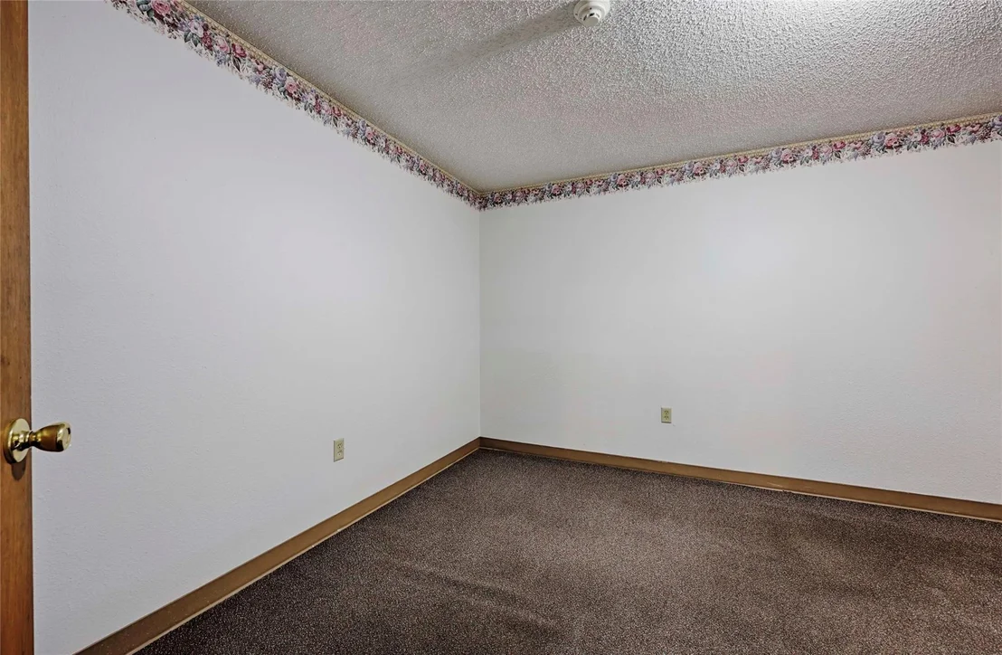 Photo of 122 Ave E