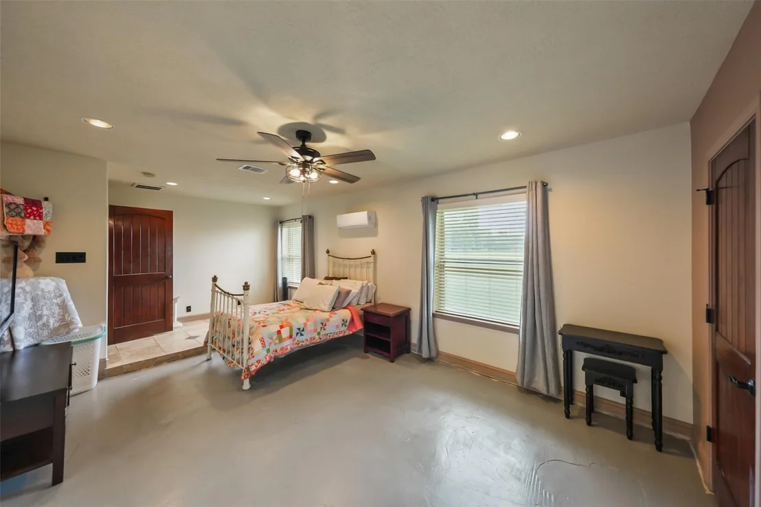 Photo of 34366 Owens Road