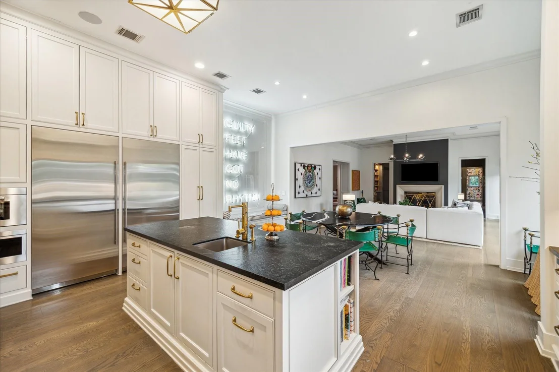 Photo of 2520 Del Monte Drive