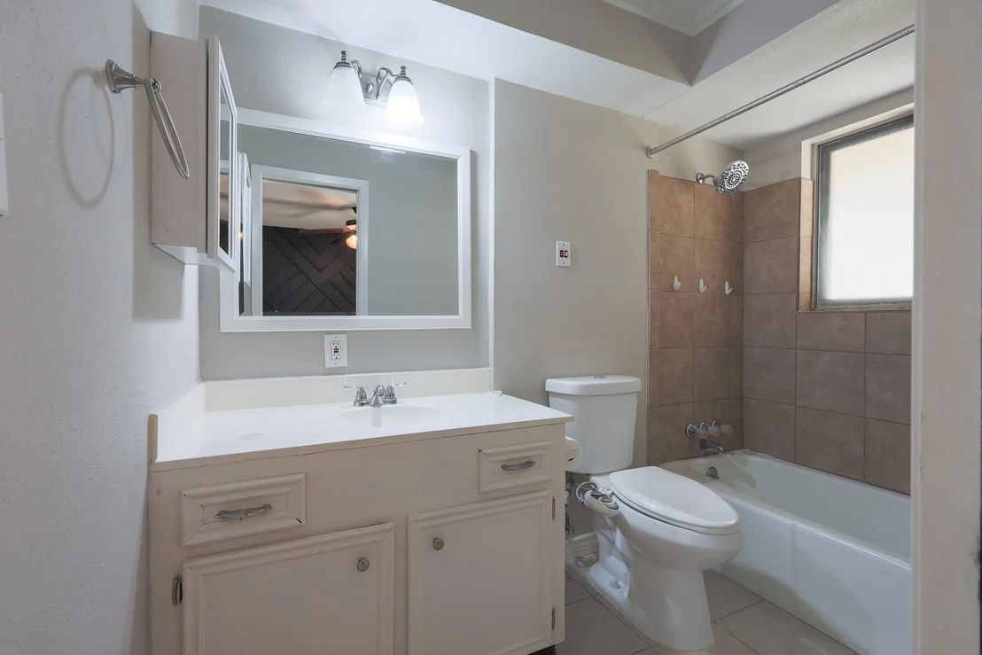 Photo of 20427 Lakeside Drive