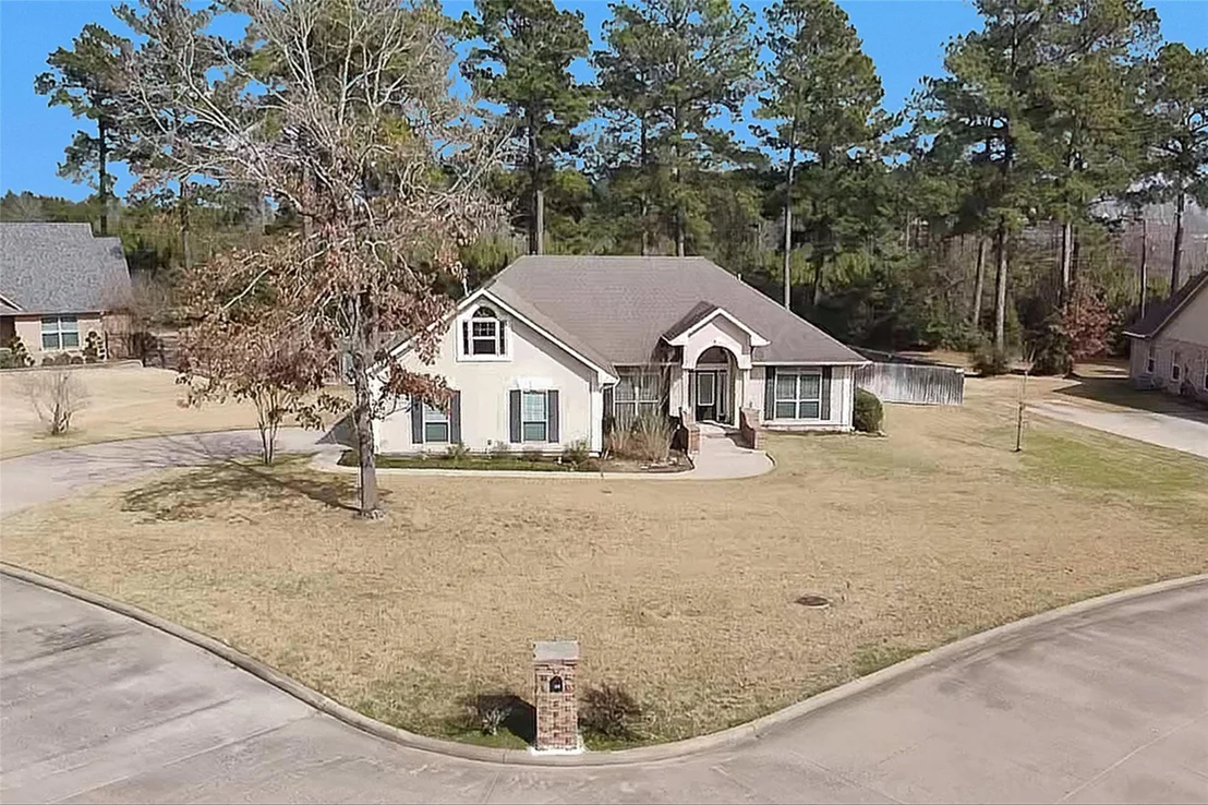 Photo of 300 Deer Trace Boulevard