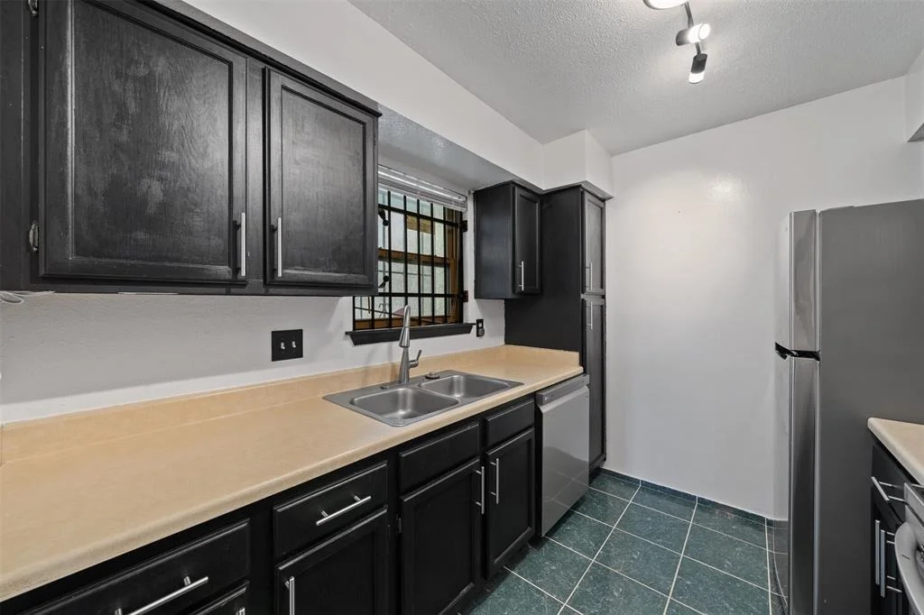 Photo of Unit 1007 at 7313 Gulf Freeway