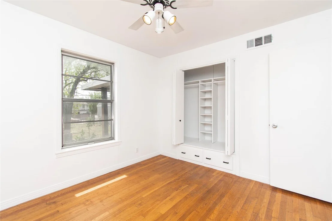 Photo of 301 E Walker Avenue