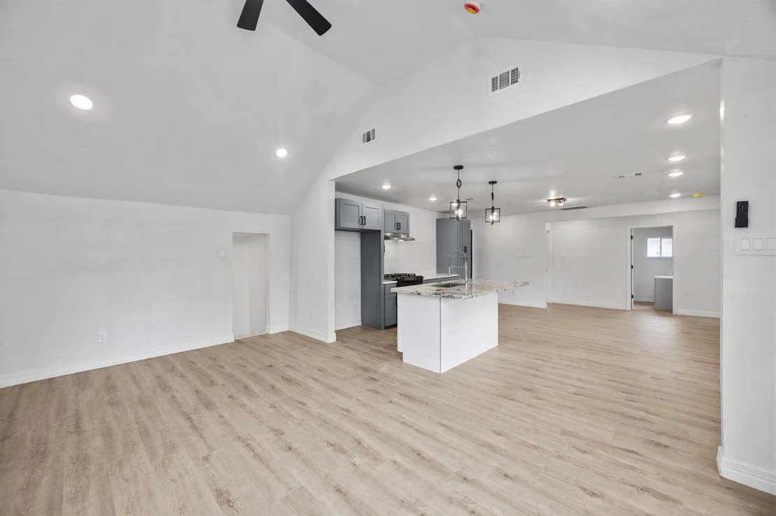 Photo of 905 Elm Avenue