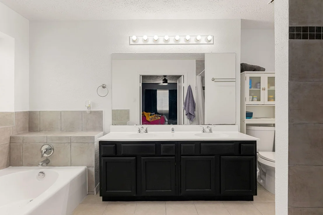 Photo of 327 Brompton Court