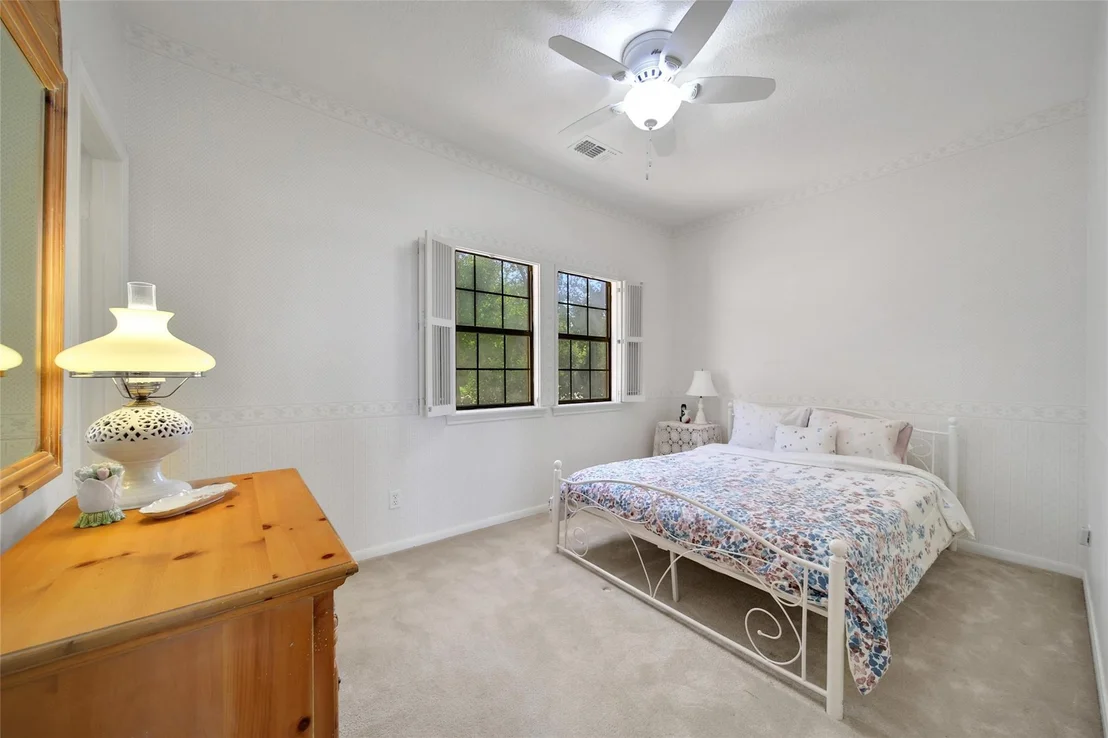 Photo of 142 Lakeside Drive