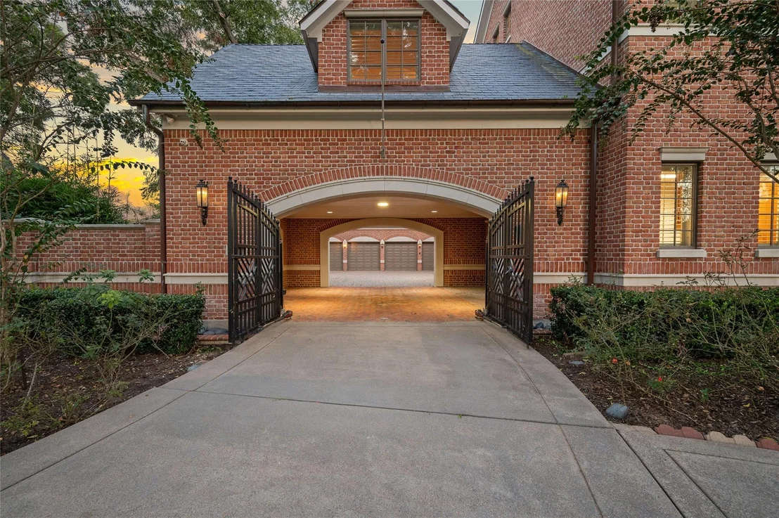 Photo of 1802 Forest Gate Circle