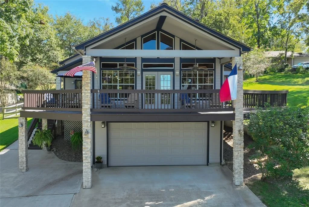 Photo of 120 Lake Oaks Boulevard