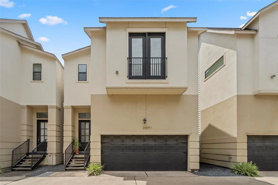 Photo of Unit E at 2609 Riverside Drive