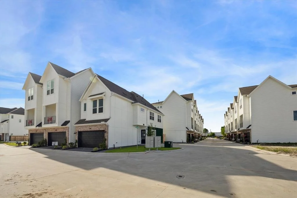 Photo of 3906 Willowbend Point Drive
