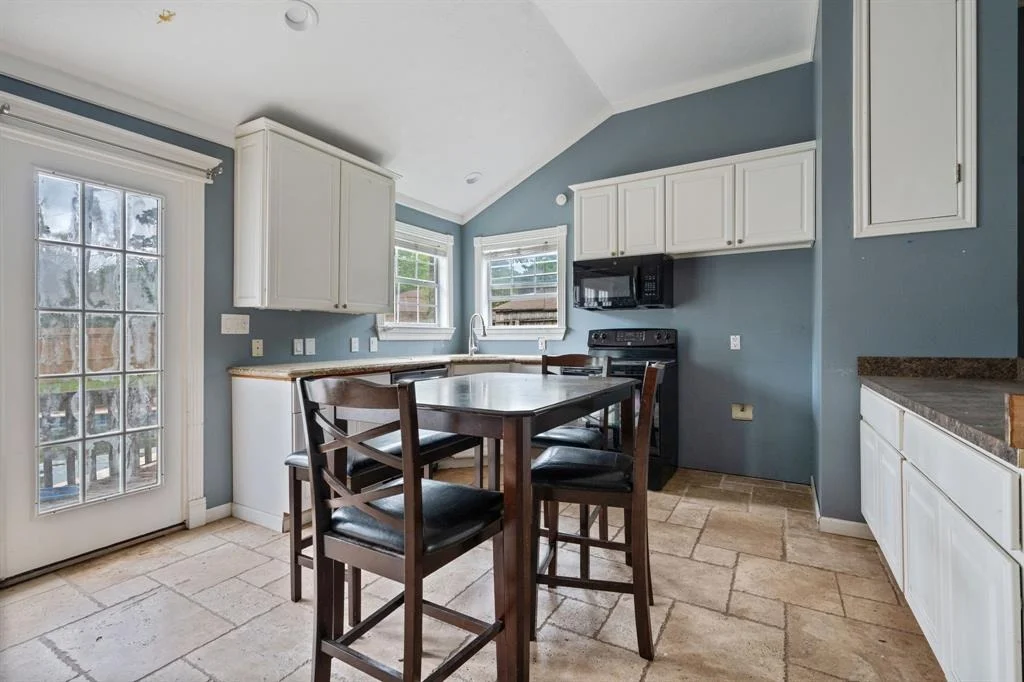 Photo of 300 Shady Glen Lane