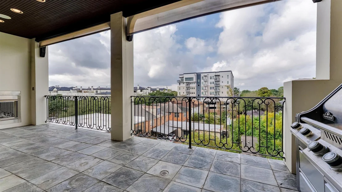 Photo of Unit E at 1700 Sunset Boulevard