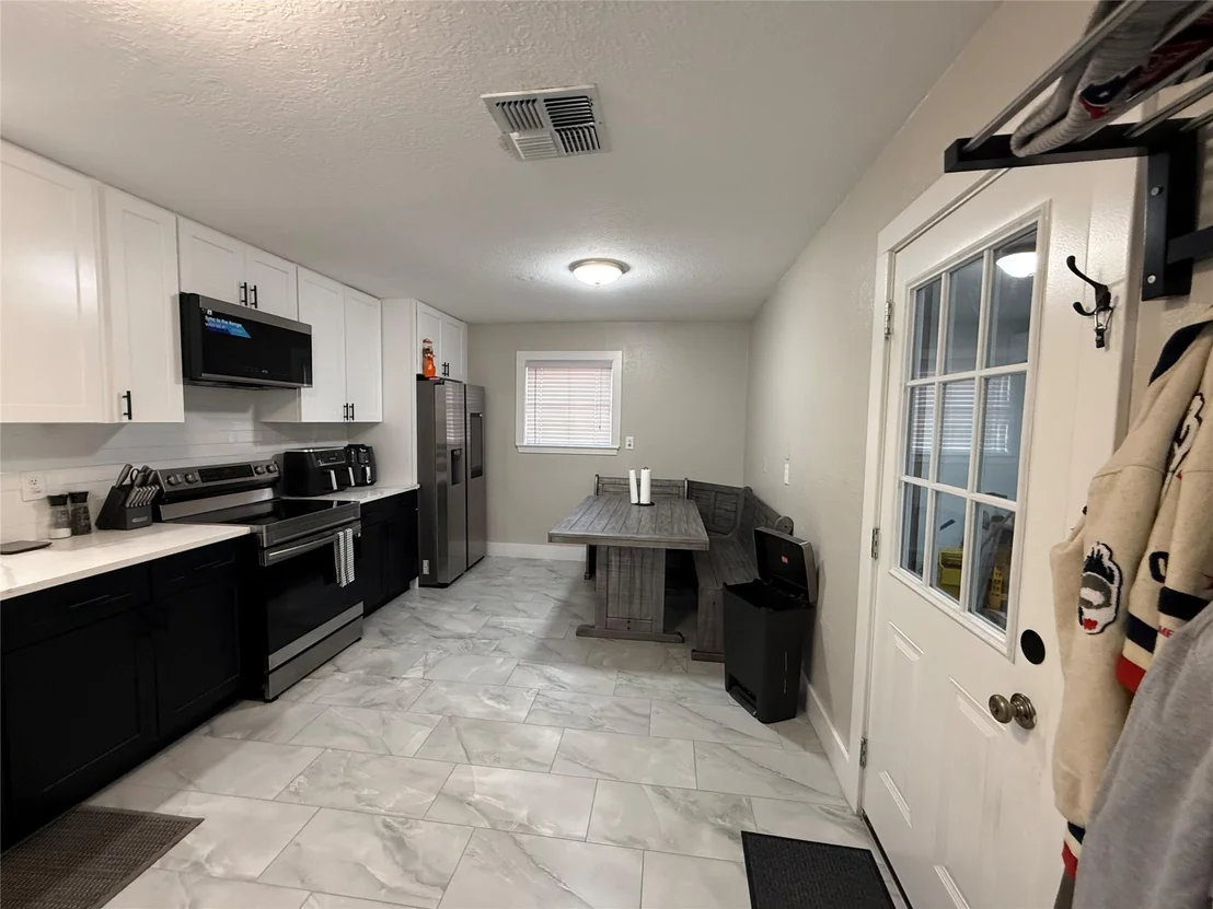Photo of 1604 Leneva Lane