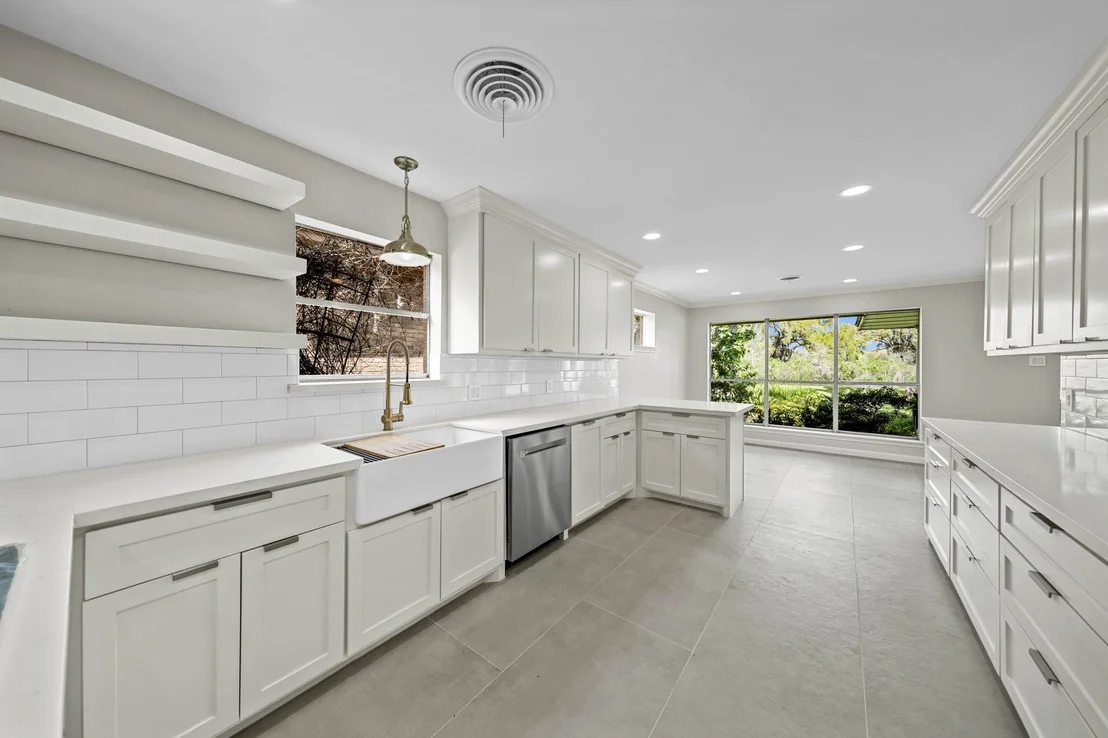 Photo of 2261 Riverside Drive