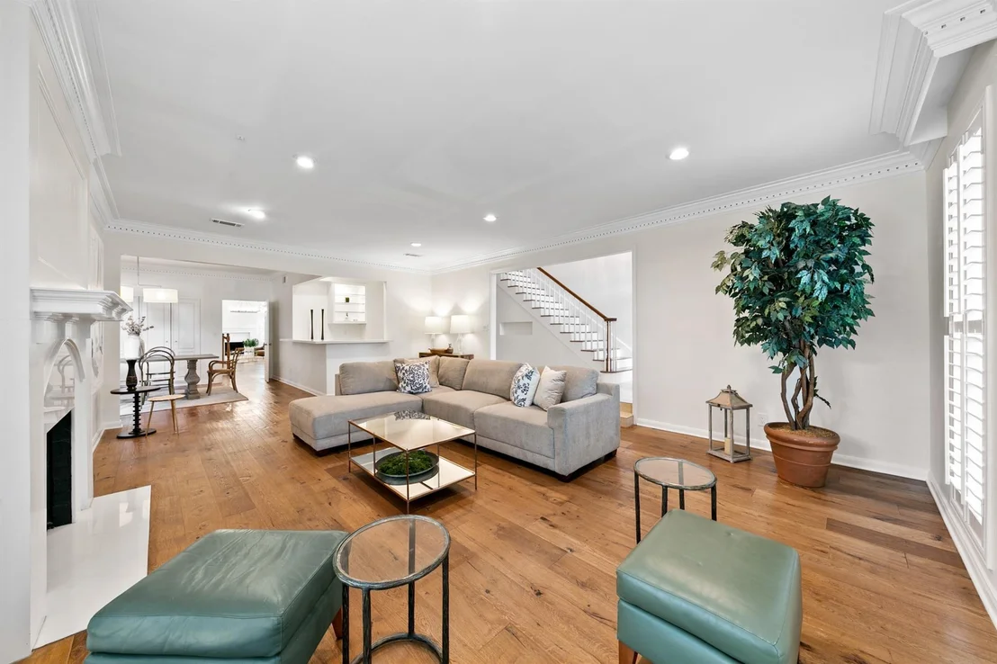 Photo of 1127 Lashbrook Drive