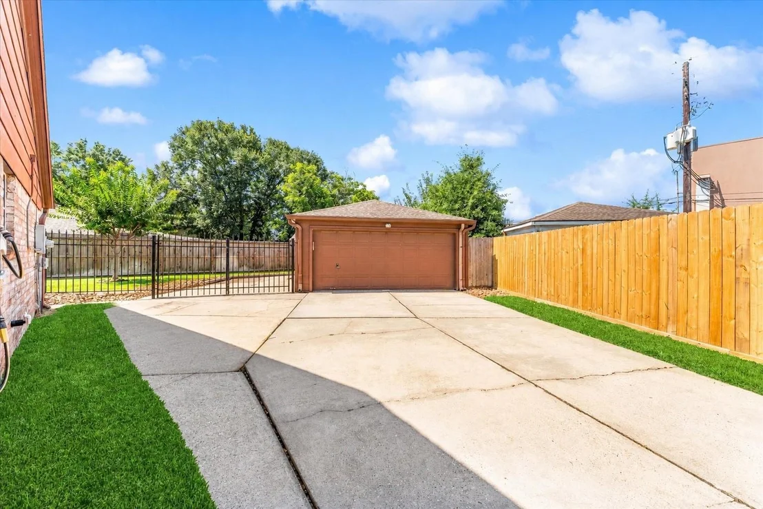 Photo of 4711 Carbrook Court