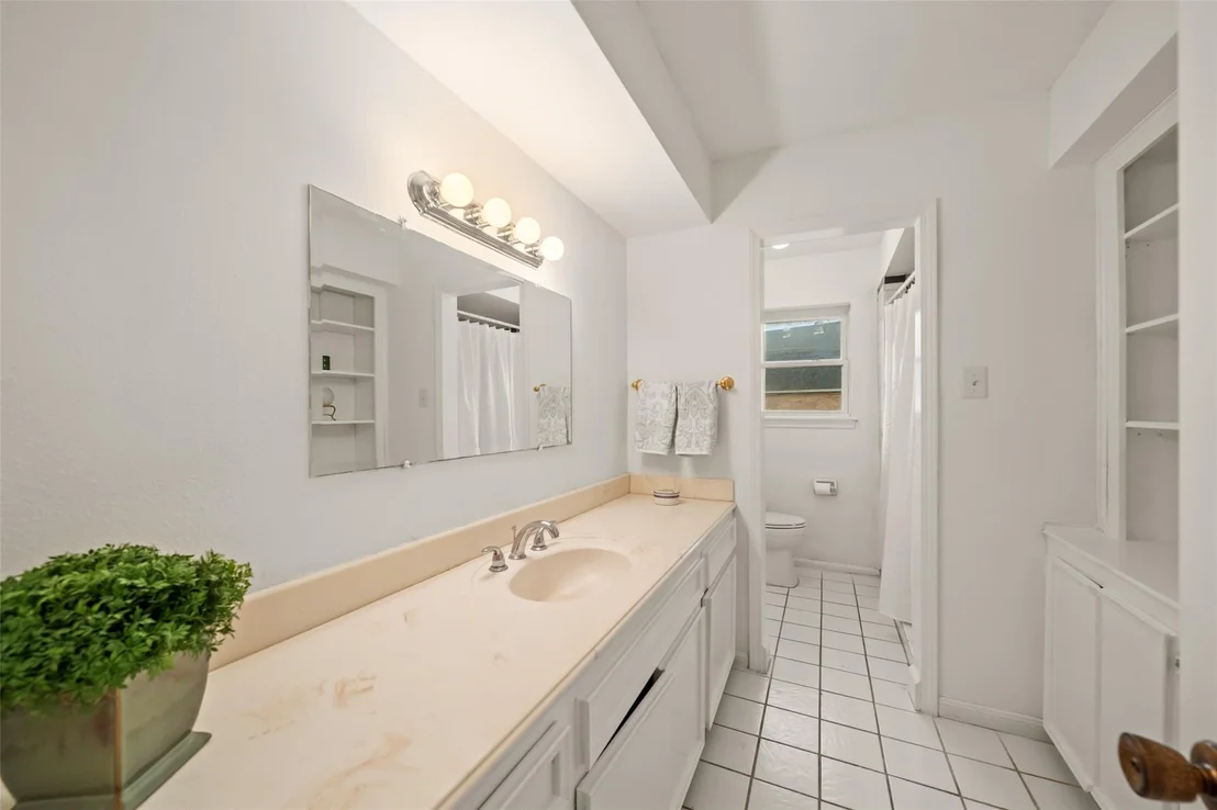 Photo of 307 Bickett Lane