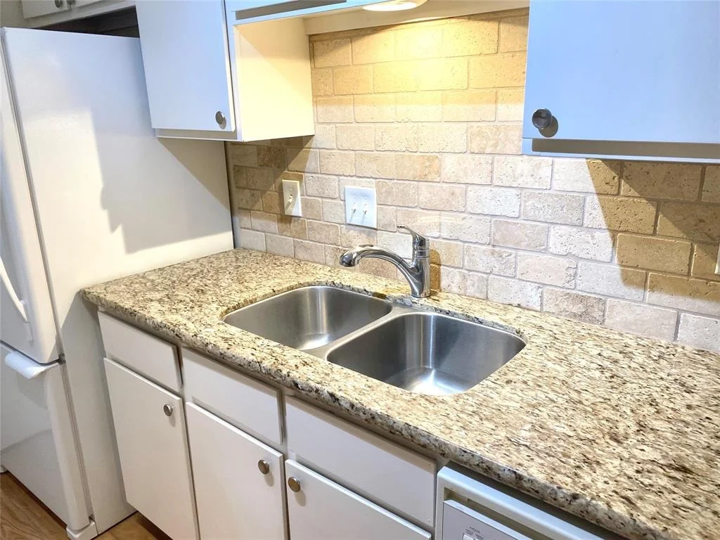 Photo of Unit 11 at 7575 Katy Freeway