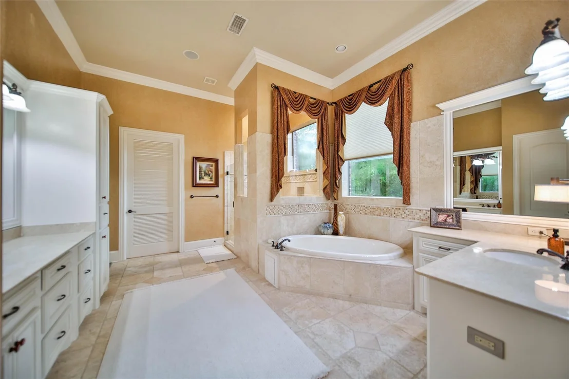Photo of 70 W Ambassador Bend