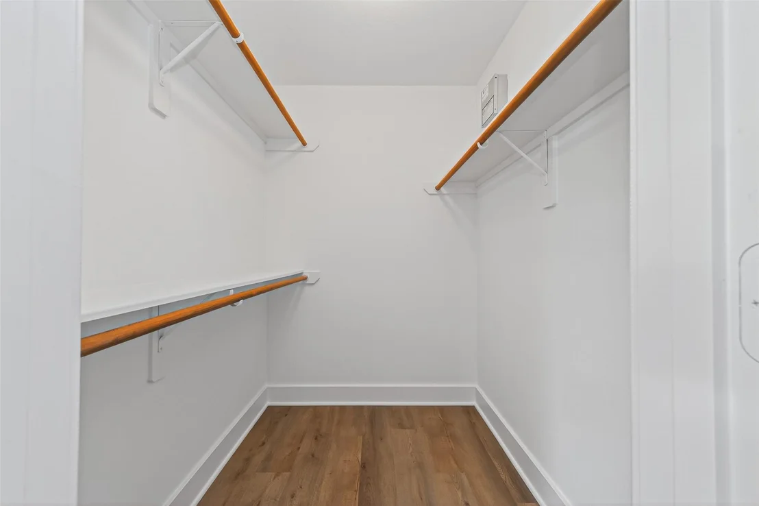 Photo of 21090 Aldens Oak