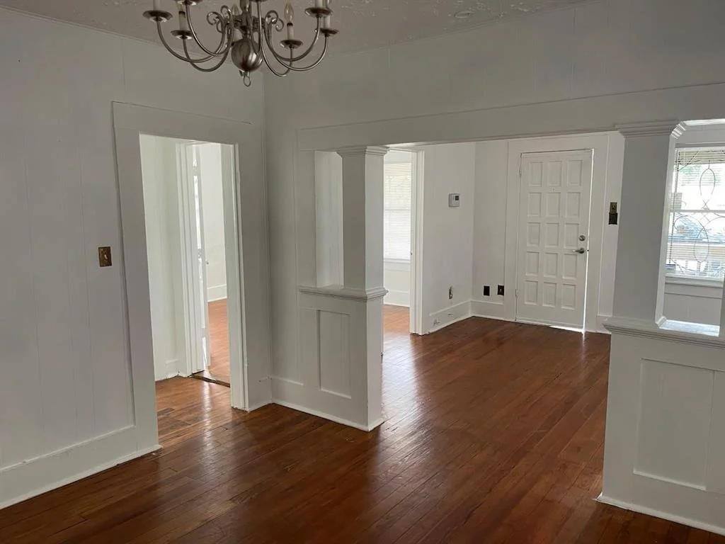 Photo of 709 N Loop