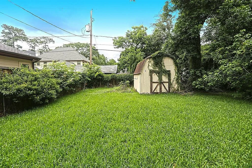 Photo of 1618 Chippendale Road
