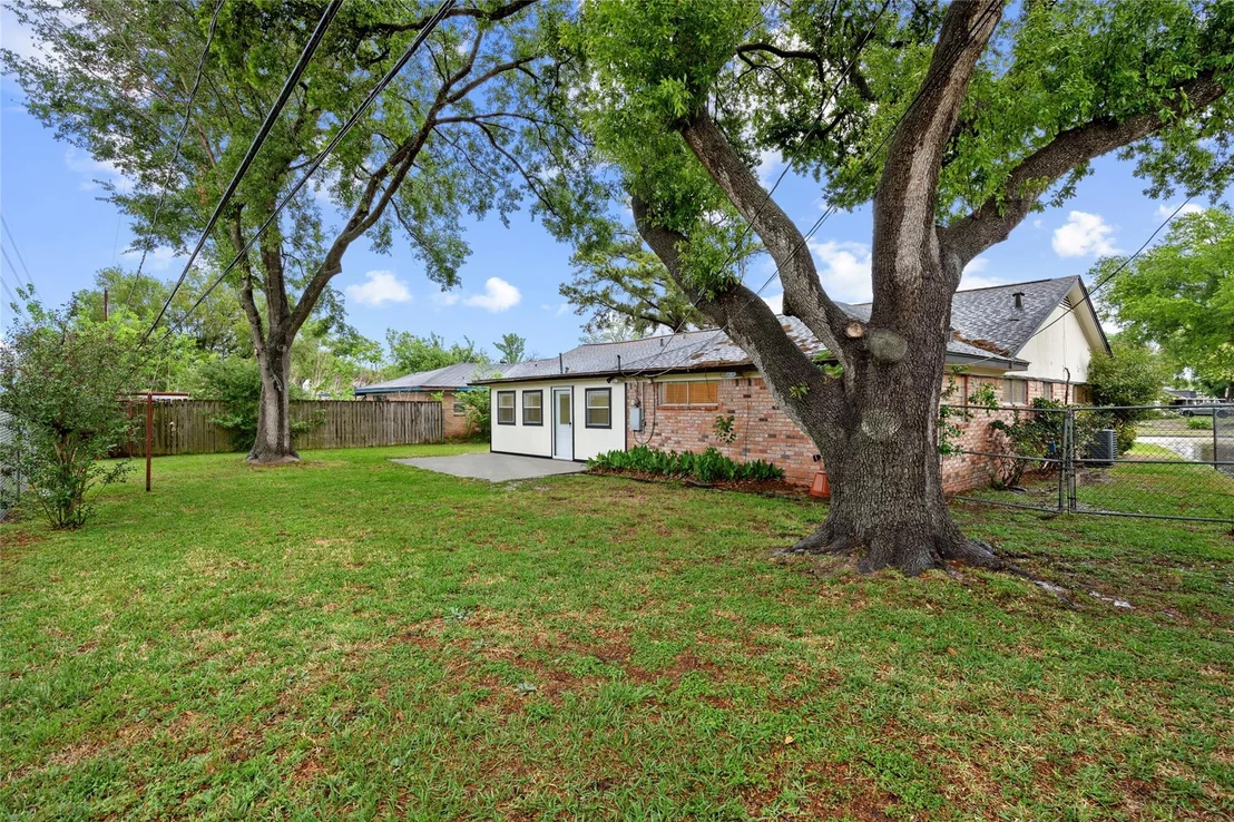 Photo of 1607 Buescher Drive