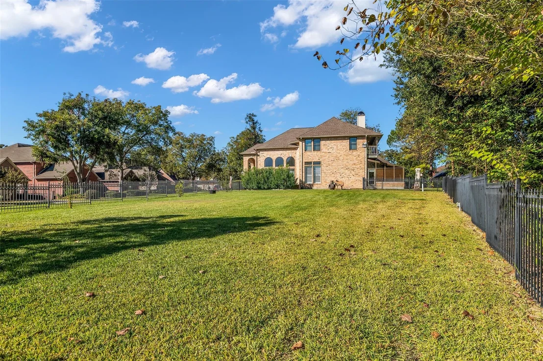 Photo of 566 Edgewood Drive