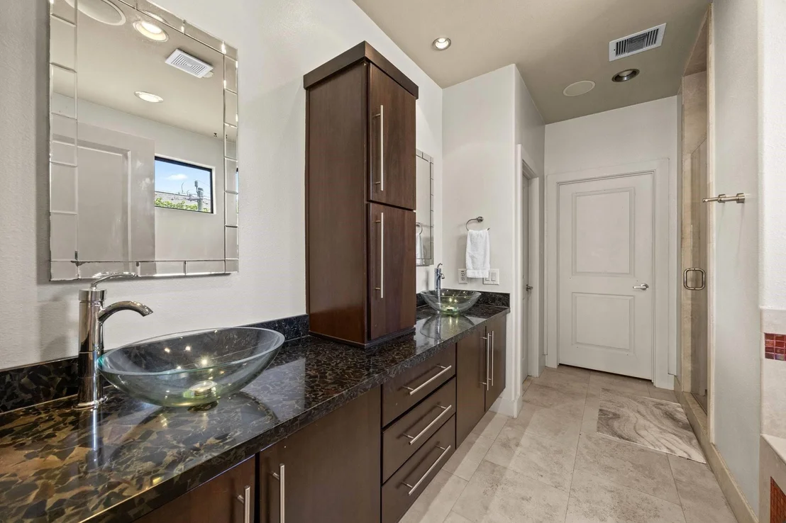 Photo of 4129 Dickson Street