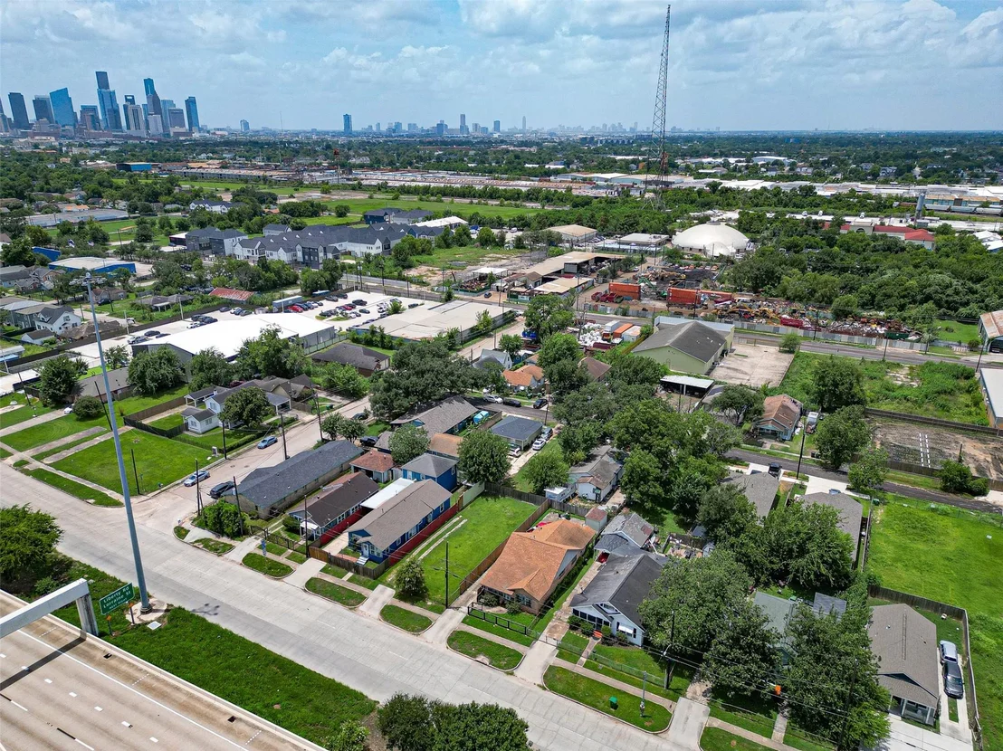 Photo of 3207 Eastex Freeway