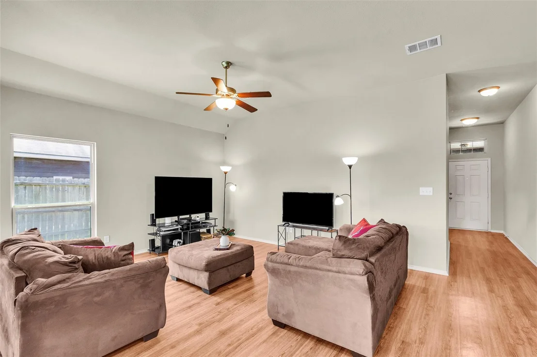 Photo of 704 Mockingbird Street