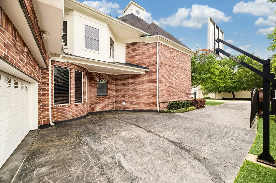 Photo of 907 Enclave Lake Drive