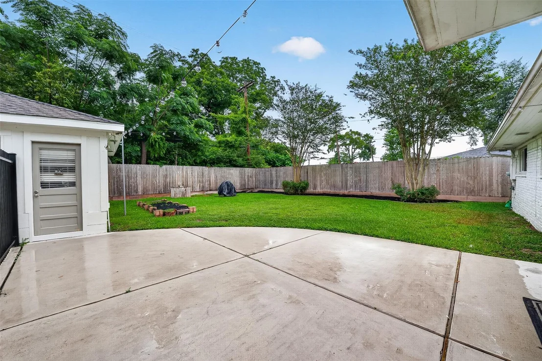 Photo of 5006 Creekbend Drive