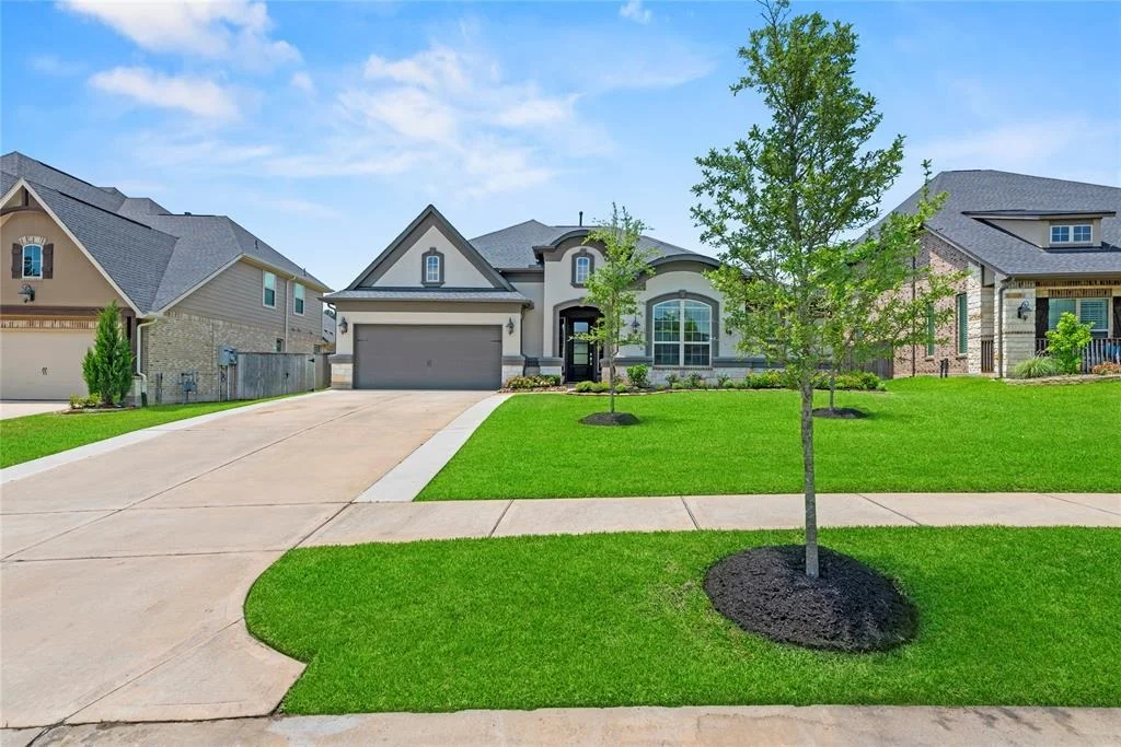 Photo of 907 Falcon Hollow Lane