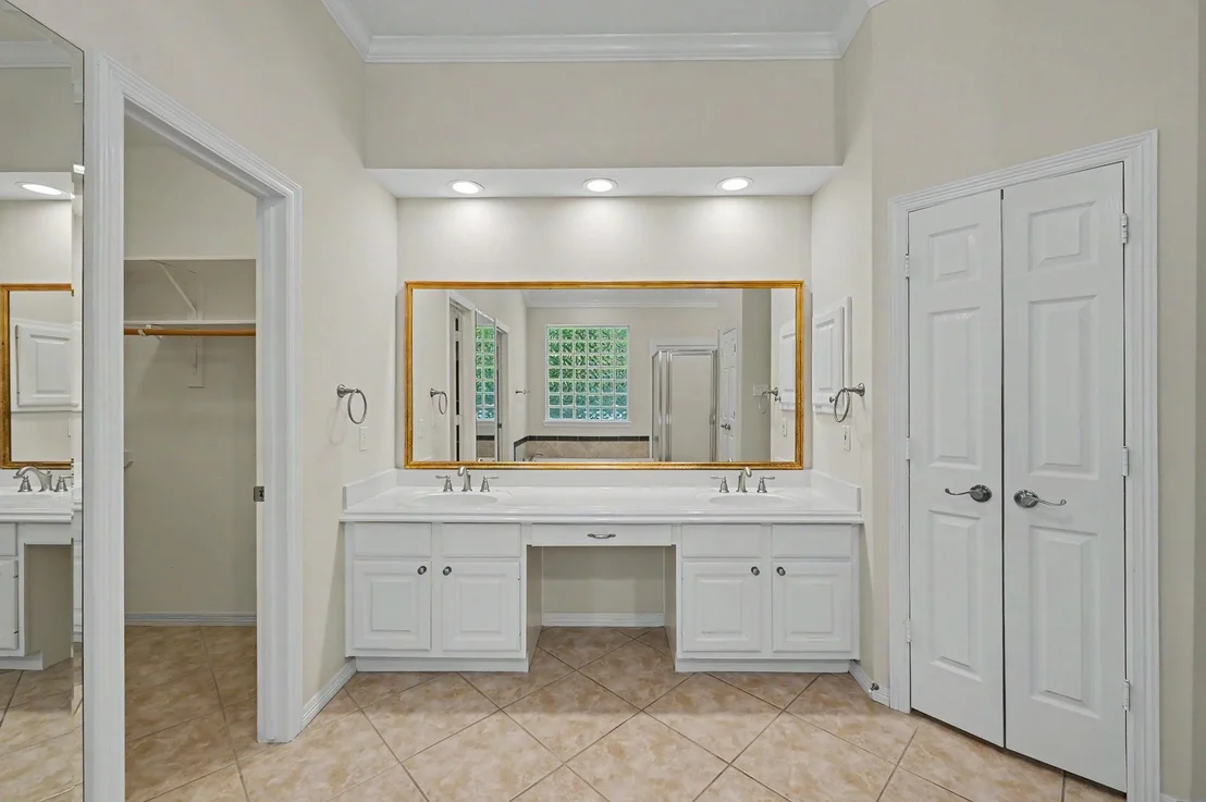Photo of 22 N Castlegreen Circle