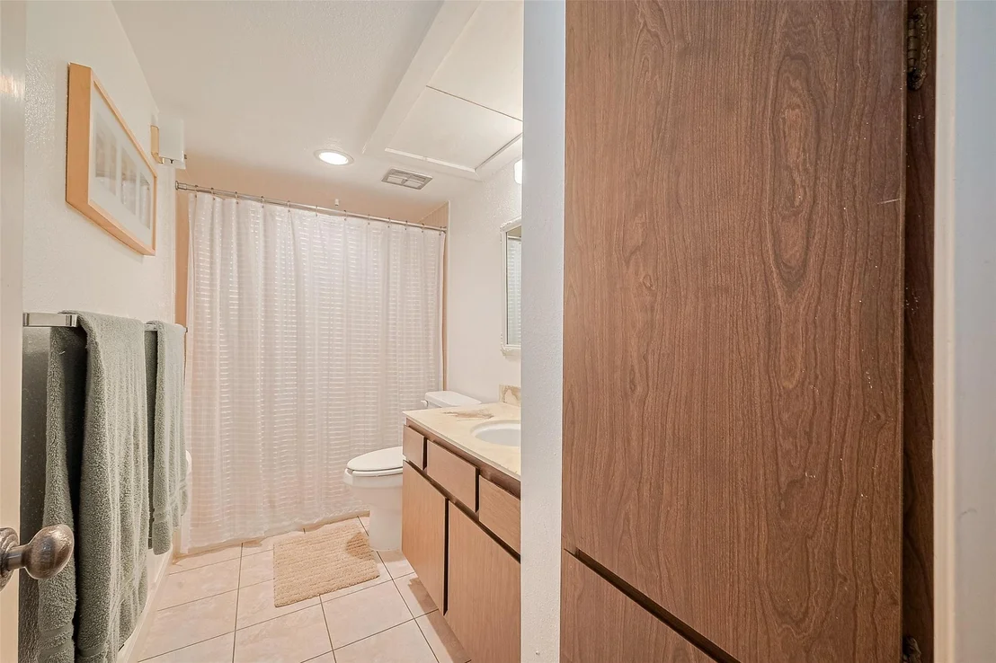 Photo of Unit 33 at 7575 Katy Freeway