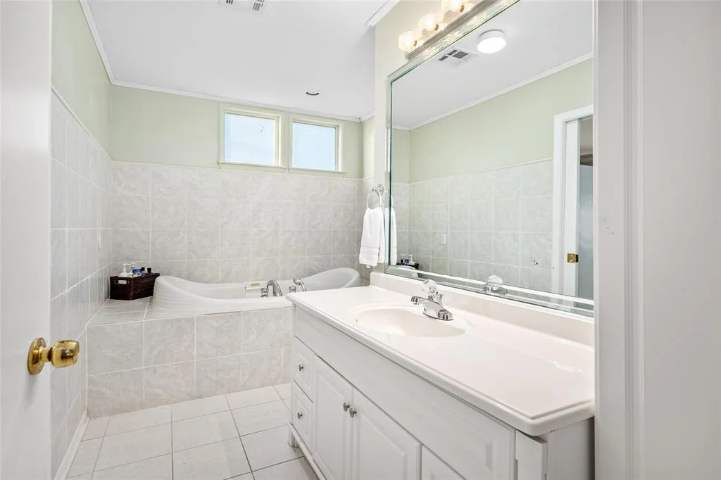 Photo of 4733 W Bayshore Drive