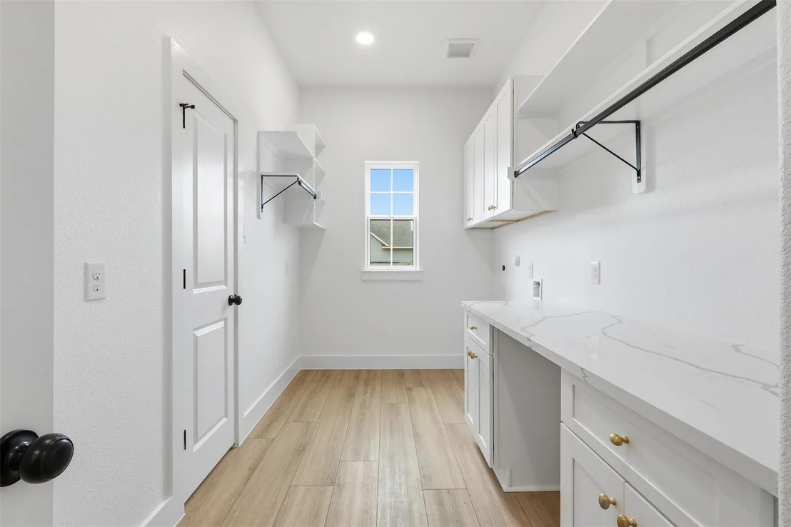 Photo of 467 Springfield Trail
