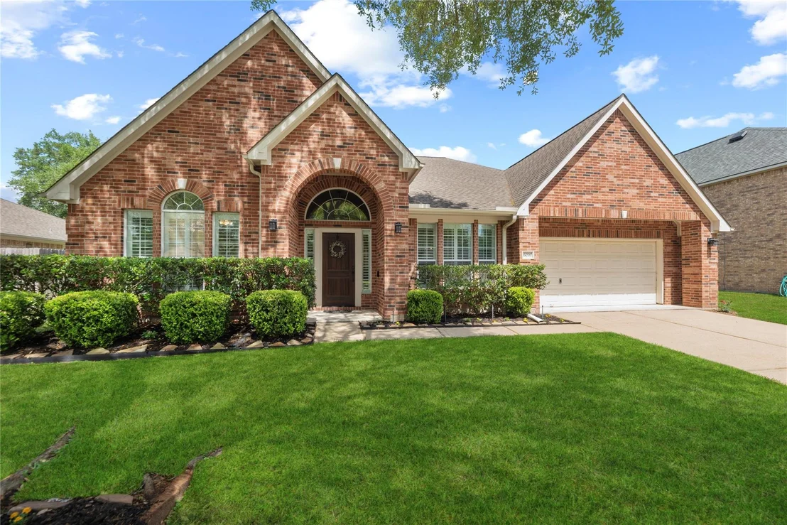 Photo of 6039 Whispering Lakes Drive