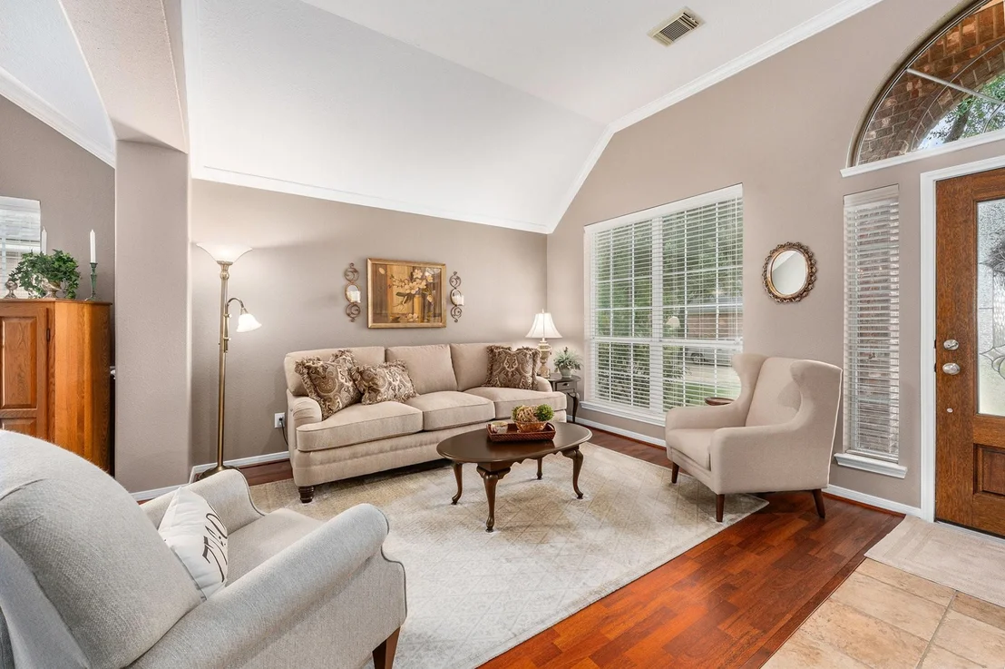 Photo of 606 Silver Creek Circle