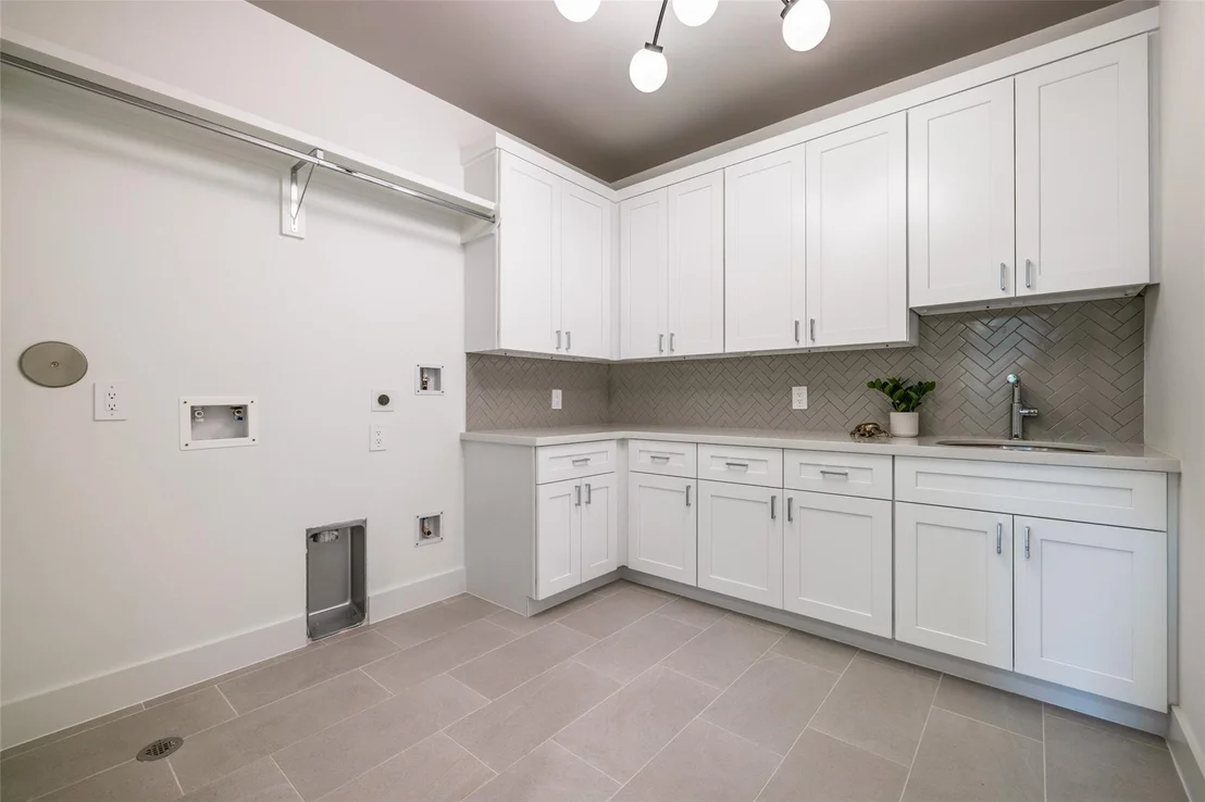 Photo of 834 Waverly Street