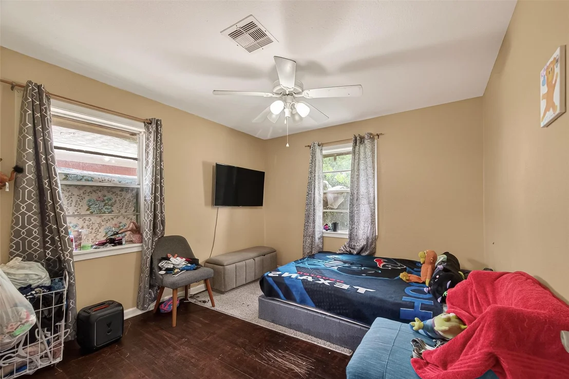 Photo of 2111 Hickory Lane