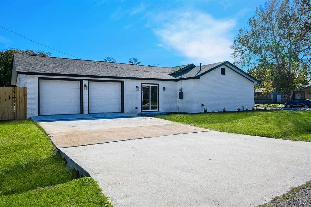 Photo of 3330 Cliffmarshall Street