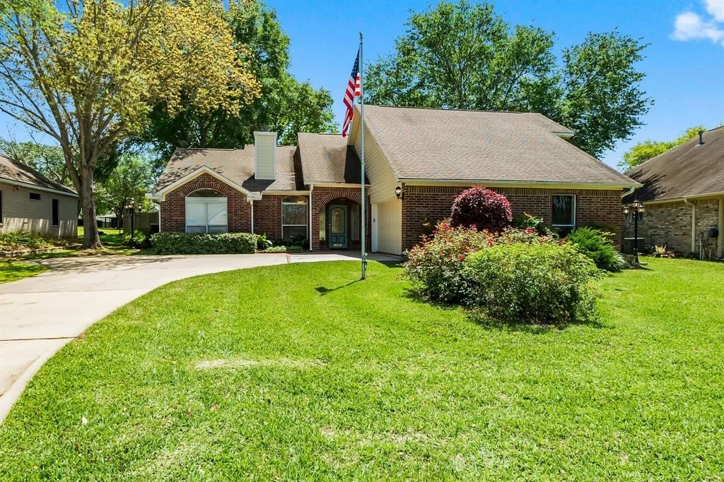 Photo of 5341 Lakeshore Drive
