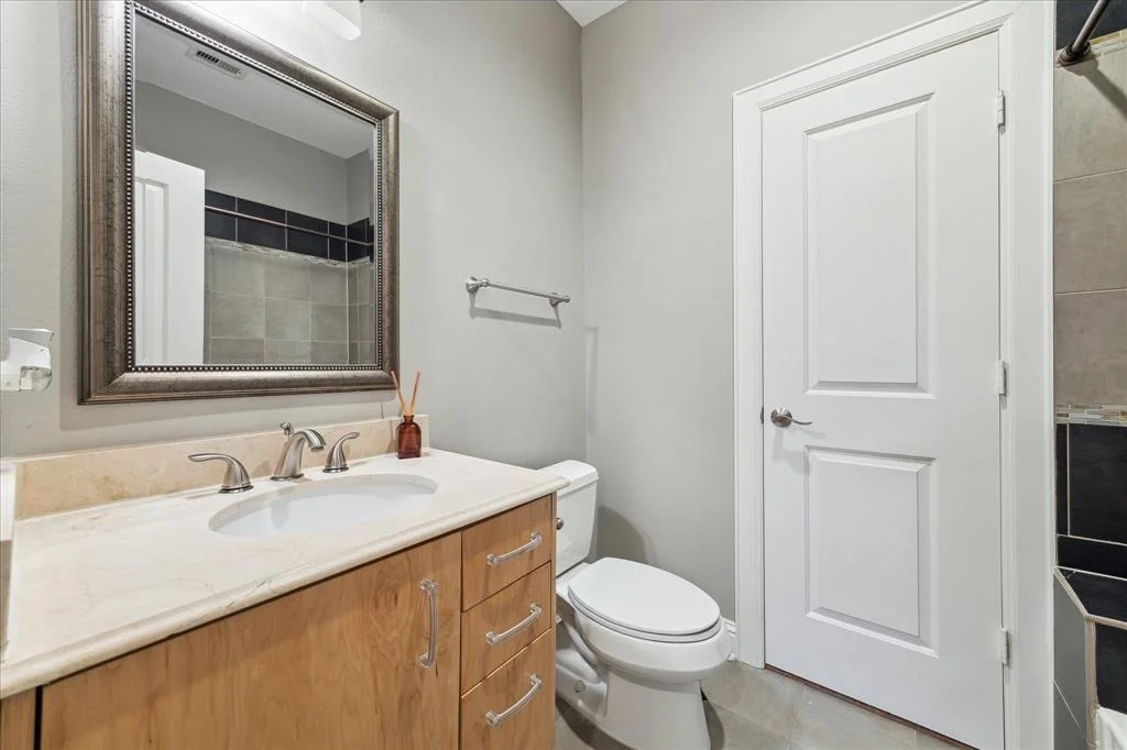 Photo of Unit C at 907 Rhode Place