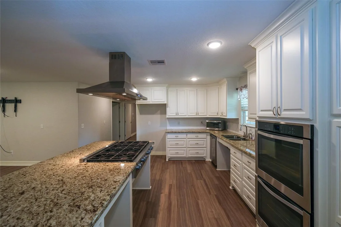 Photo of 915 Live Oak Drive